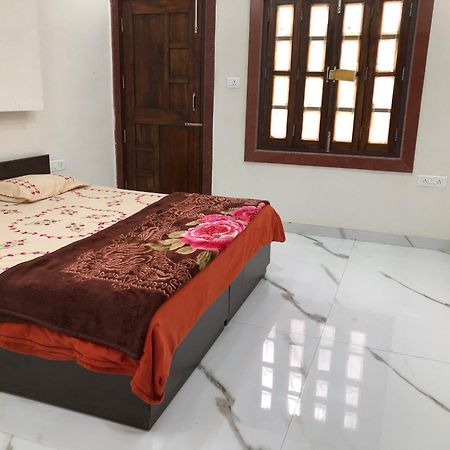 Ramaya Home Stay فاراناسي المظهر الخارجي الصورة