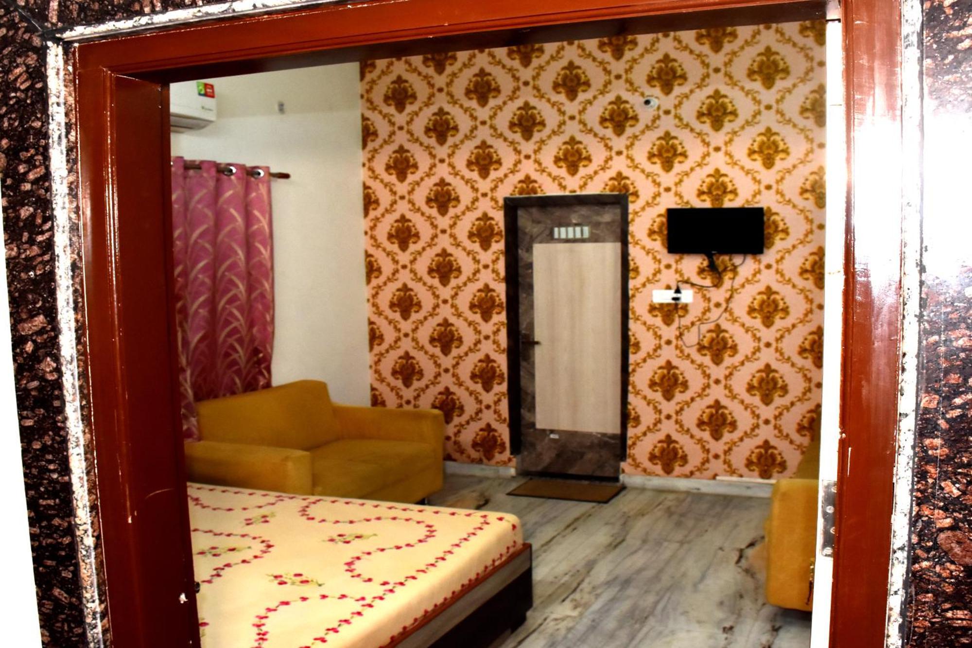 Ramaya Home Stay فاراناسي المظهر الخارجي الصورة