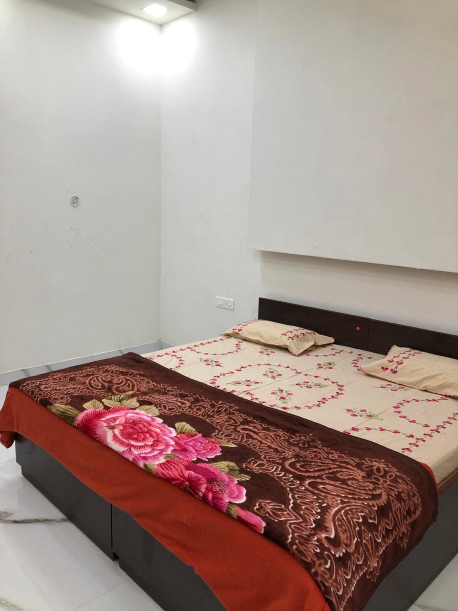 Ramaya Home Stay فاراناسي المظهر الخارجي الصورة