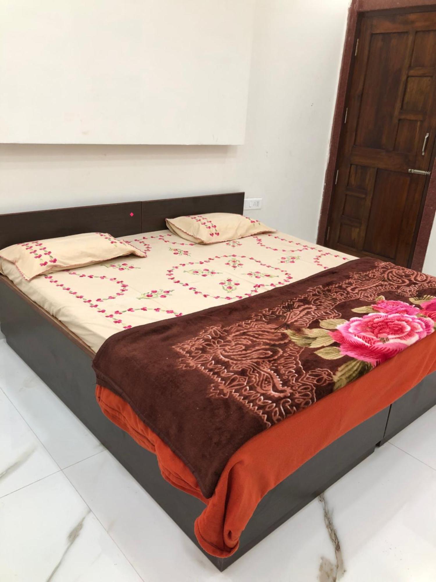 Ramaya Home Stay فاراناسي المظهر الخارجي الصورة