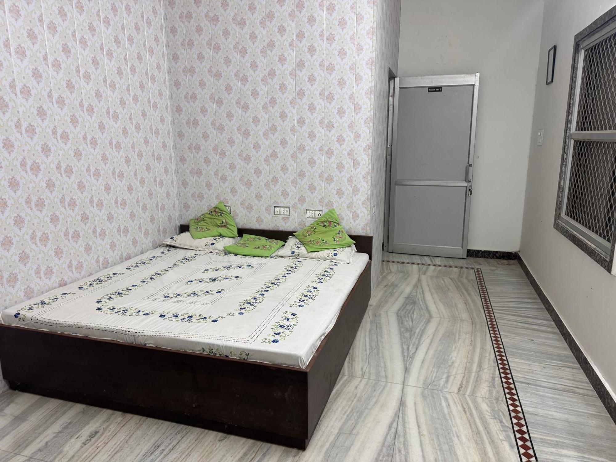 Ramaya Home Stay فاراناسي المظهر الخارجي الصورة